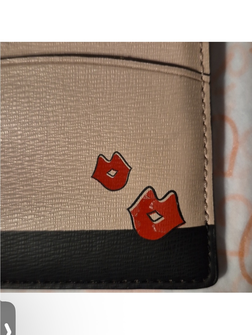 KATE SPADE
MINNIE MOUSE & DISNEY
COLLAB • Leather CC/ID
Wallet EUC - Picture 9 of 10